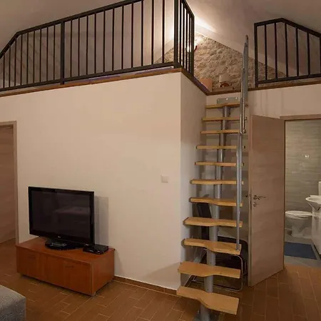 In Starigrad-paklenica 6867 Apartment *