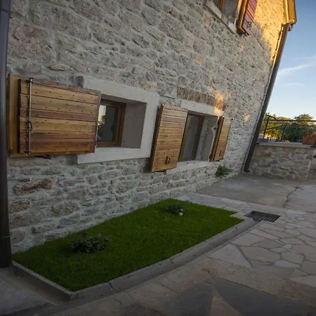 In Starigrad-paklenica 6867 Apartment *