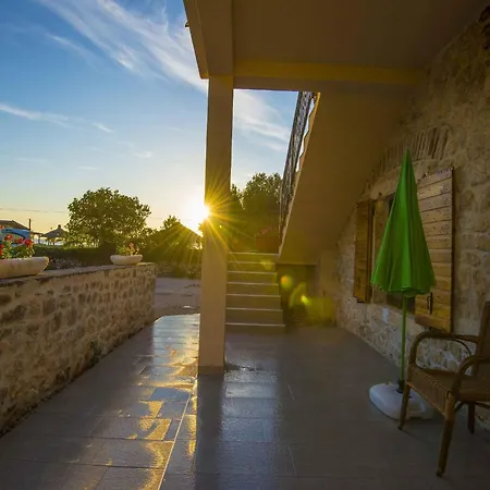 Apartment In Starigrad-paklenica 6867